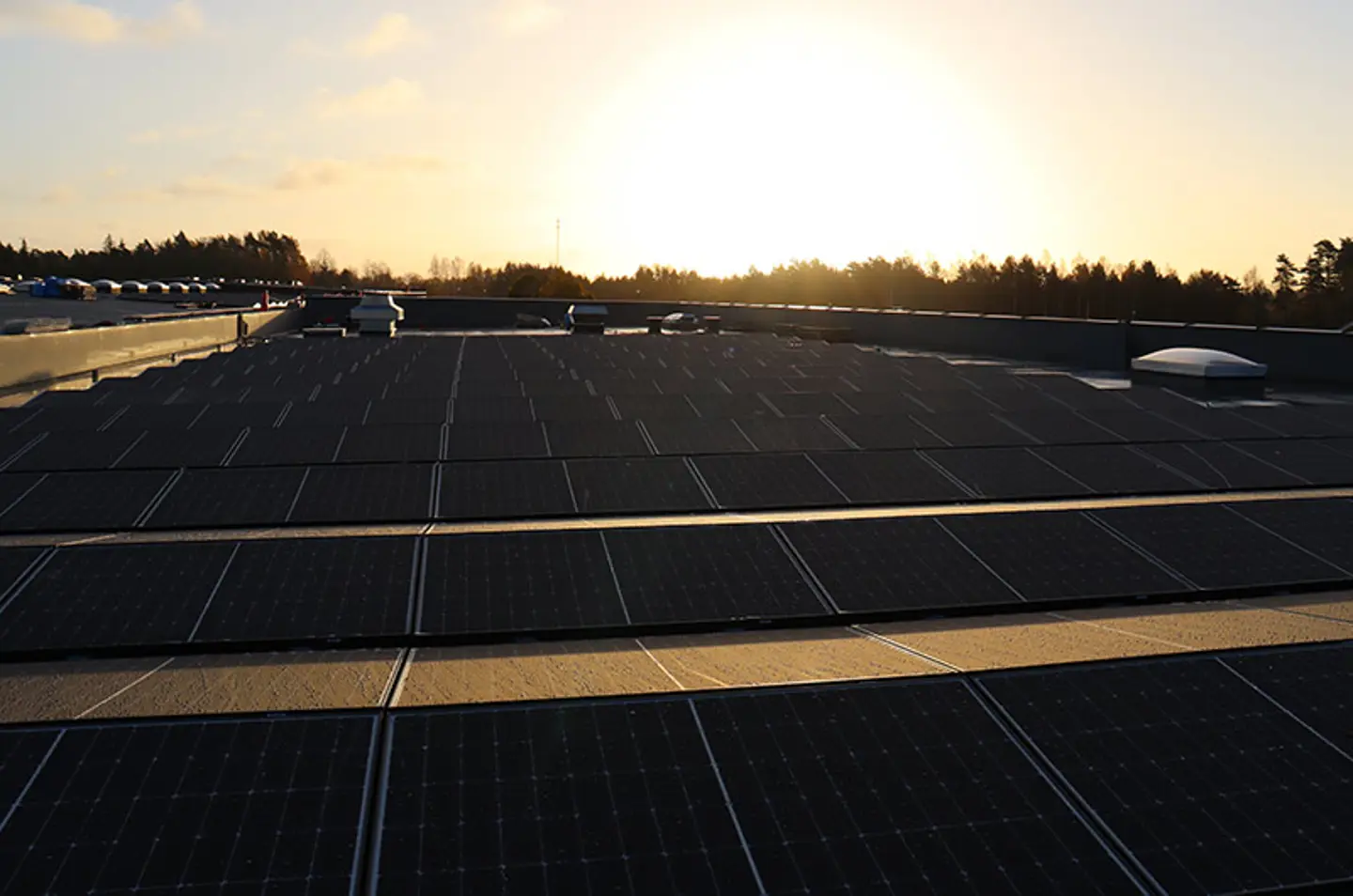 Solarpanels auf dem Dach von Axelent in Hillerstorp